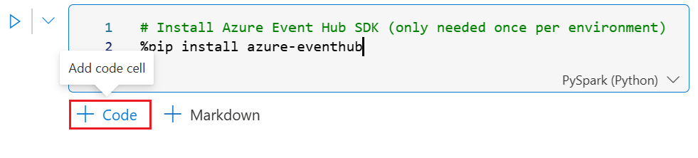 Et screenshot af Microsoft Fabric-notebook-grænsefladen, der viser en kodecelle med to linjer Python-kode. Linje 1 indeholder en kommentar, der lyder Installer Azure Event Hub SDK, kun nødvendig én gang pr. miljø. Linje 2 viser pip install command procent, pip install azure-eventhub. Under kodecellen viser et tooltip Tilføj kode-celle, der peger på en plus-kode-knap markeret med et rødt rektangel. En Plus-Markdown-knap vises til højre. Øverst til højre vises PySpark Python som den valgte kerne.