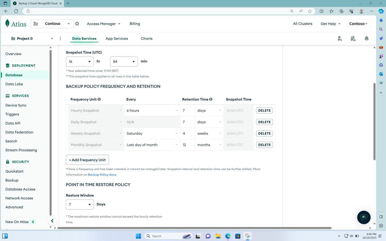 MongoDB Cloud Backup Data Services-Seite mit Momentaufnahme Zeit, Sicherungsrichtlinienhäufigkeit und Aufbewahrung sowie Einstellungen für die Zeitpunktwiederherstellung.