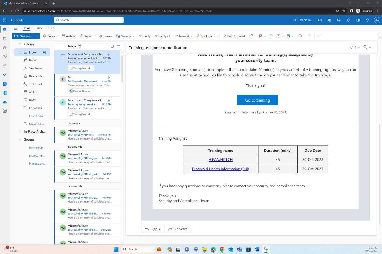 Microsoft Outlook-Link zur Freigabe von E-Mail-Benachrichtigungen zu Schulungen, Namen der erforderlichen Schulungen, Dauer und Fälligkeitsdatum.