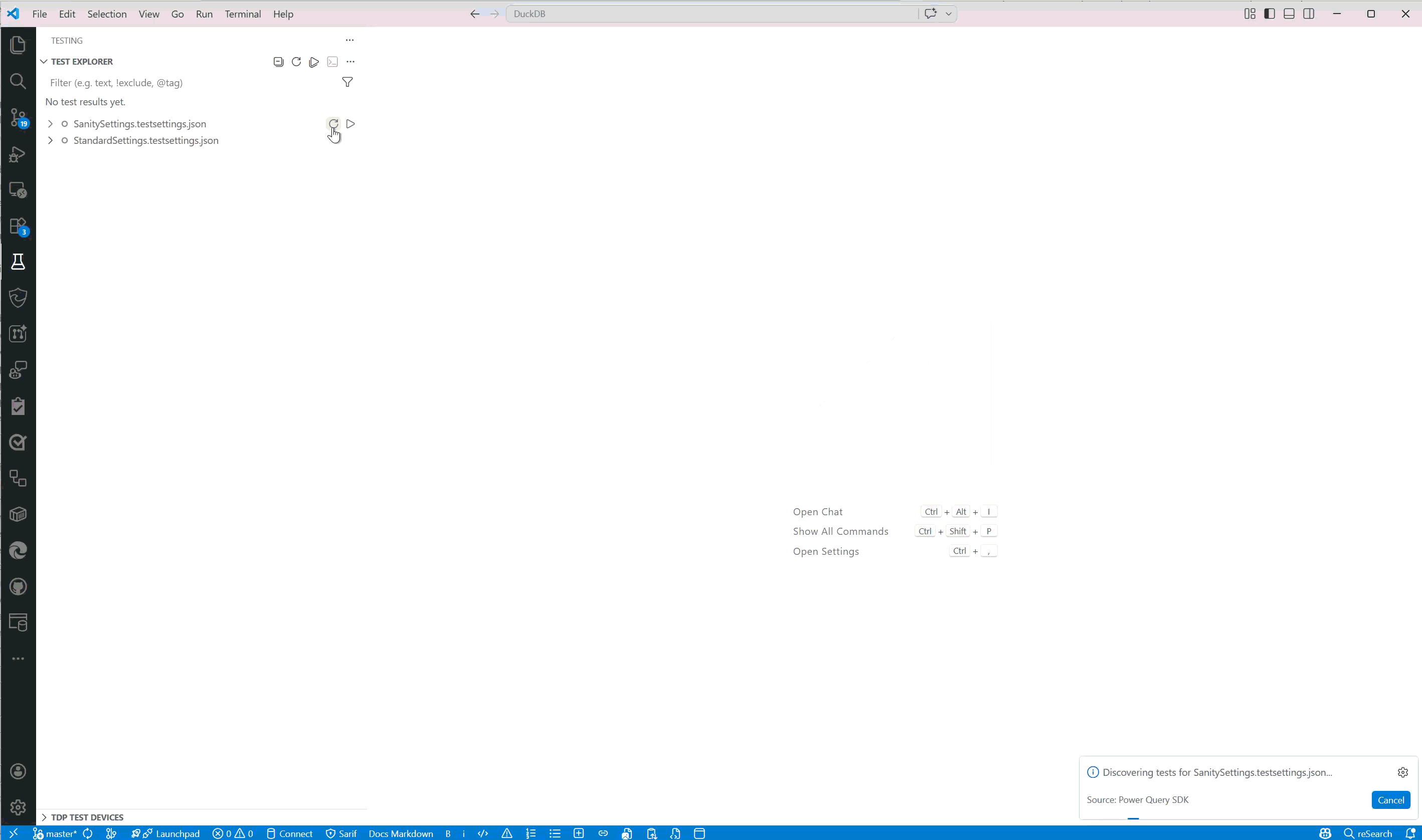 Screenshot der Animation, die zeigt, wie Tests für eine Einstellungsdatei aus dem Test-Explorer wiederentdeckt werden.