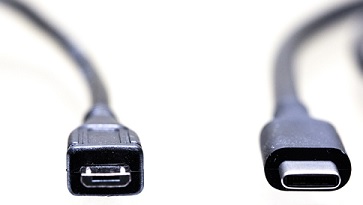 Bild von Micro-USB- und USB-Type-C-Anschlüssen im Vergleich.