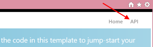 Captura de pantalla de la página principal, señalando las letras A P I clicables que abrirán el enlace a la página de ayuda.