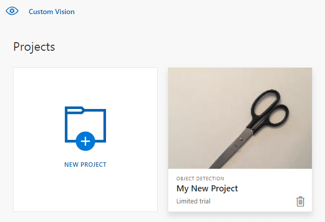 Captura de pantalla de un panel denominado Mi nuevo proyecto con un icono de papelera.