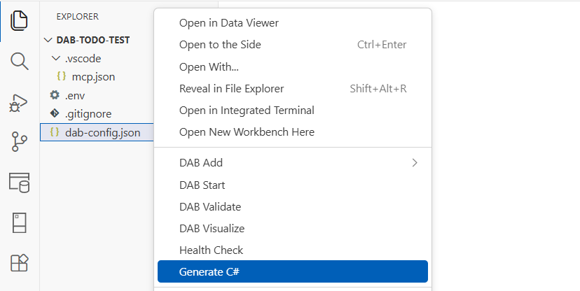 Captura de pantalla de artefactos de proyecto de C# generados por DAB Code Gen en el explorador de Visual Studio Code.