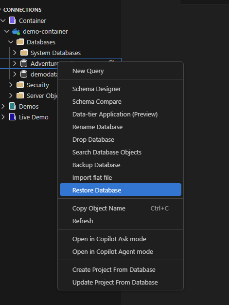 Captura de pantalla de la opción Restaurar base de datos en el menú contextual del Explorador de objetos.