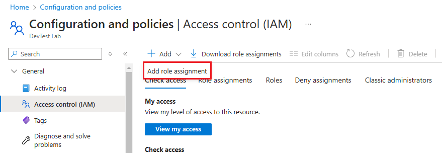 Capture d’écran de la page Contrôle d’accès (IAM) avec le menu d’attribution de rôle ouvert.