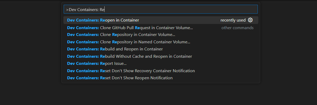 Capture d’écran de l’option Palette de commandes pour rouvrir le dossier actif dans le contexte d’un conteneur de développement.