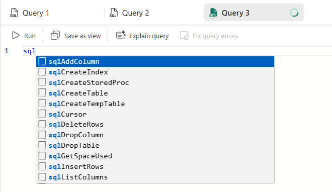 Capture d’écran de l’éditeur de requête du portail Fabric montrant des extraits de code.