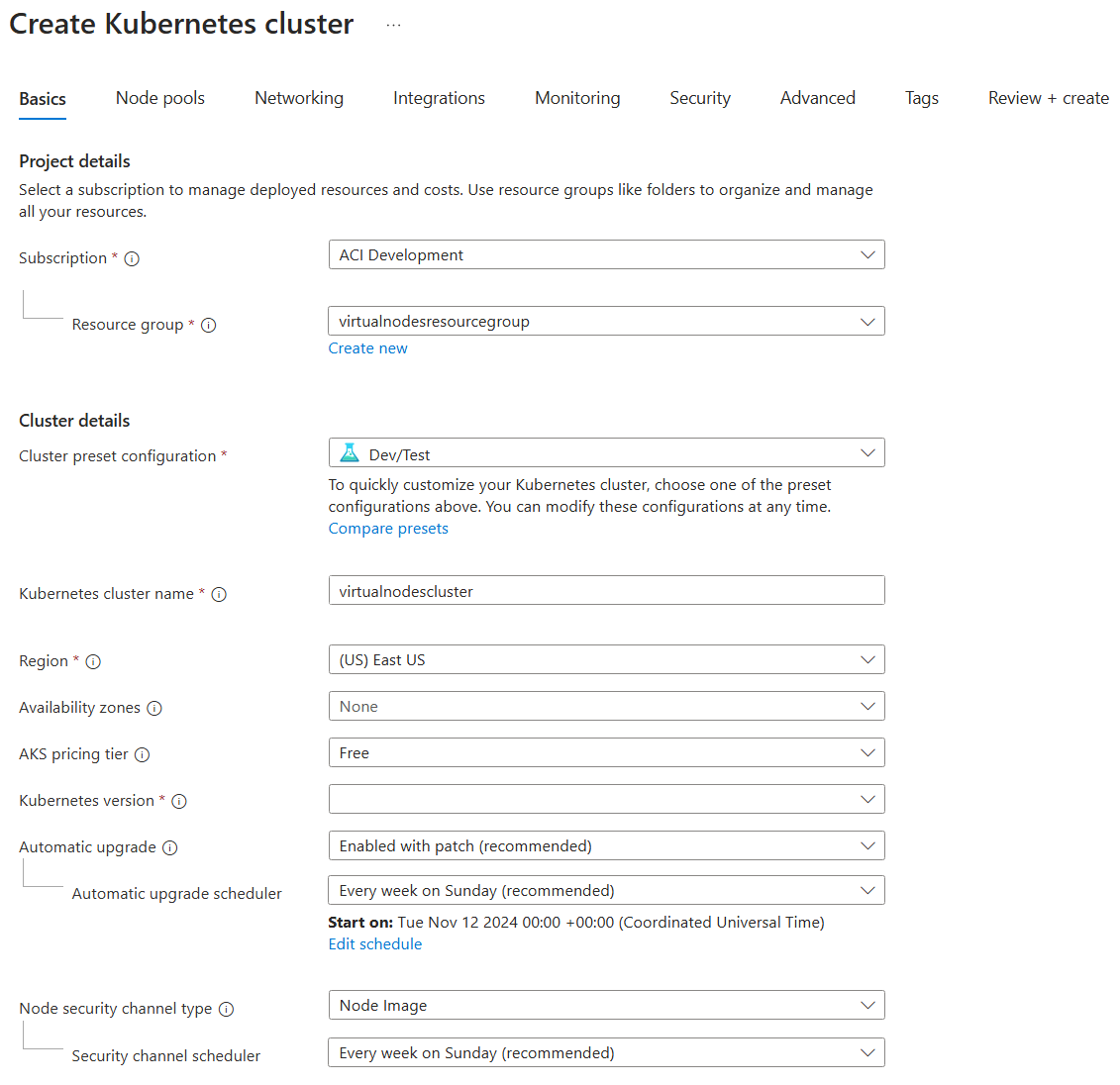 Screenshot che mostra come configurare la pagina Informazioni di base per la creazione del cluster del servizio Azure Kubernetes nel portale di Azure.