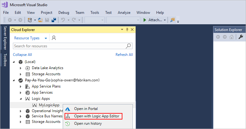 Screenshot che mostra Visual Studio e l'app per la logica distribuita aperta da portale di Azure.
