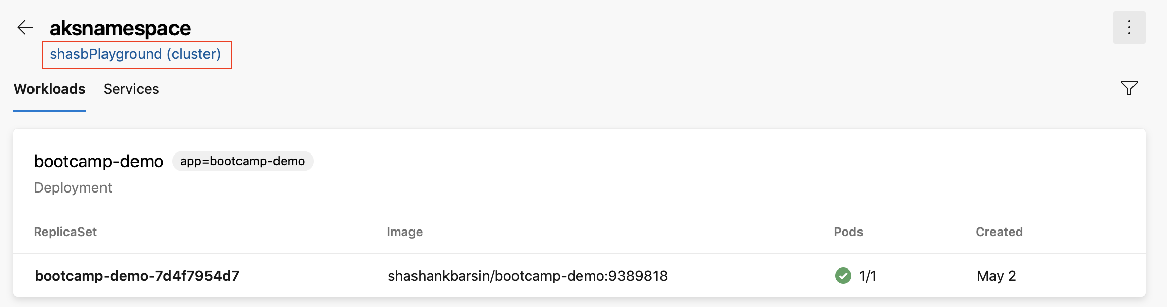 Screenshot della visualizzazione delle risorse dell'ambiente Kubernetes con il collegamento al cluster del servizio Azure Kubernetes evidenziato.
