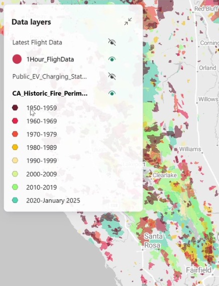Una screenshot che mostra un pannello delle impostazioni del livello Mappe Fabric che presenta opzioni di stile basate sui dati a colori per categoria. Il menu a discesa mostra i nomi delle categorie con campioni di colore, che vanno dal rosso scuro al viola al verde acqua. Ogni categoria ha un colore assegnato usato per distinguere valori distinti nella legenda della mappa. Il pannello illustra i colori personalizzati per le singole categorie nella visualizzazione dei dati geografici.