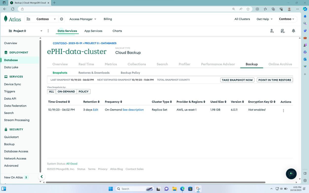 Pagina MongoDB Cloud Data Services con dashboard di backup del cluster di dati ePHI con filtri di visualizzazione.