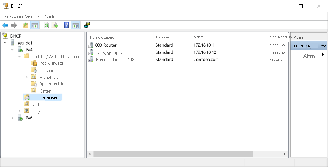 Screenshot della console DHCP. L'amministratore ha selezionato il nodo Opzioni server nel riquadro di spostamento. Vengono visualizzate tre opzioni: 003, 006 e 015.
