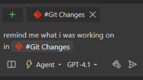 Screenshot del campo di input di Copilot Chat con un prompt che utilizza il riferimento #changes per analizzare le modifiche non commitate