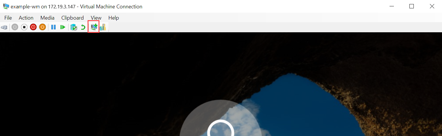 Screenshot di VMConnect. Sulla barra degli strumenti è evidenziata un'icona che indica se la modalità sessione avanzata è attivata.