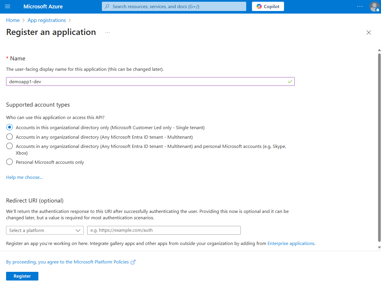 Azure portal でアプリ登録を作成する方法を示すスクリーンショット。