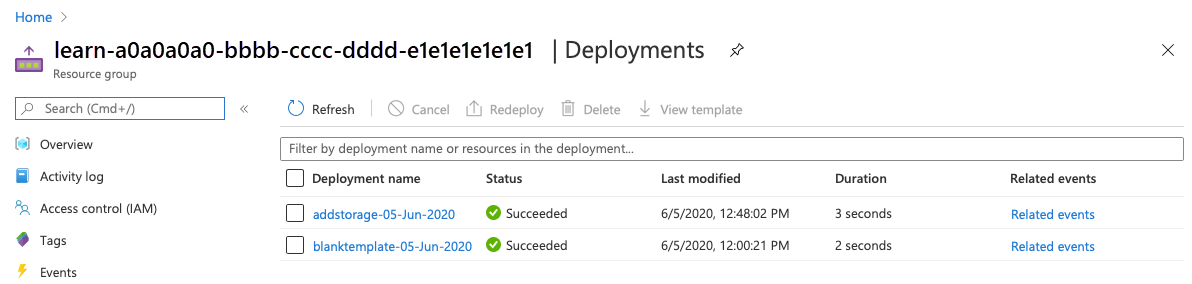 Skjermbilde av Azure Portal-grensesnittet for distribusjonene med de to distribusjonene oppført og vellykkede statuser.