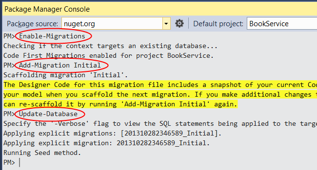 Schermopname van het venster Package Manager Console met de regels Migratie inschakelen, Eerste migratie toevoegen en Databaseregels bijwerken die rood zijn omcirkeld.
