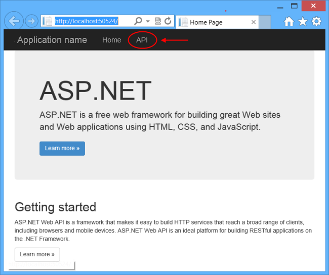 Schermopname van het toepassingsvenster dat vanuit Visual Studio is gestart in de foutopsporingsmodus met de koppeling A P I in rood en gemarkeerd met een rode pijl.
