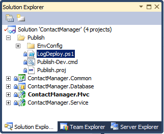 In het voorbeeld van Contact Manager, omdat u het Windows PowerShell-script wilt gebruiken als onderdeel van het implementatieproces, is het zinvol om het script toe te voegen aan de map Publicatieoplossing.