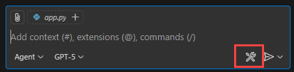 Schermopname van het chatpaneel met markering rond het pictogram Hulpmiddelen configureren.