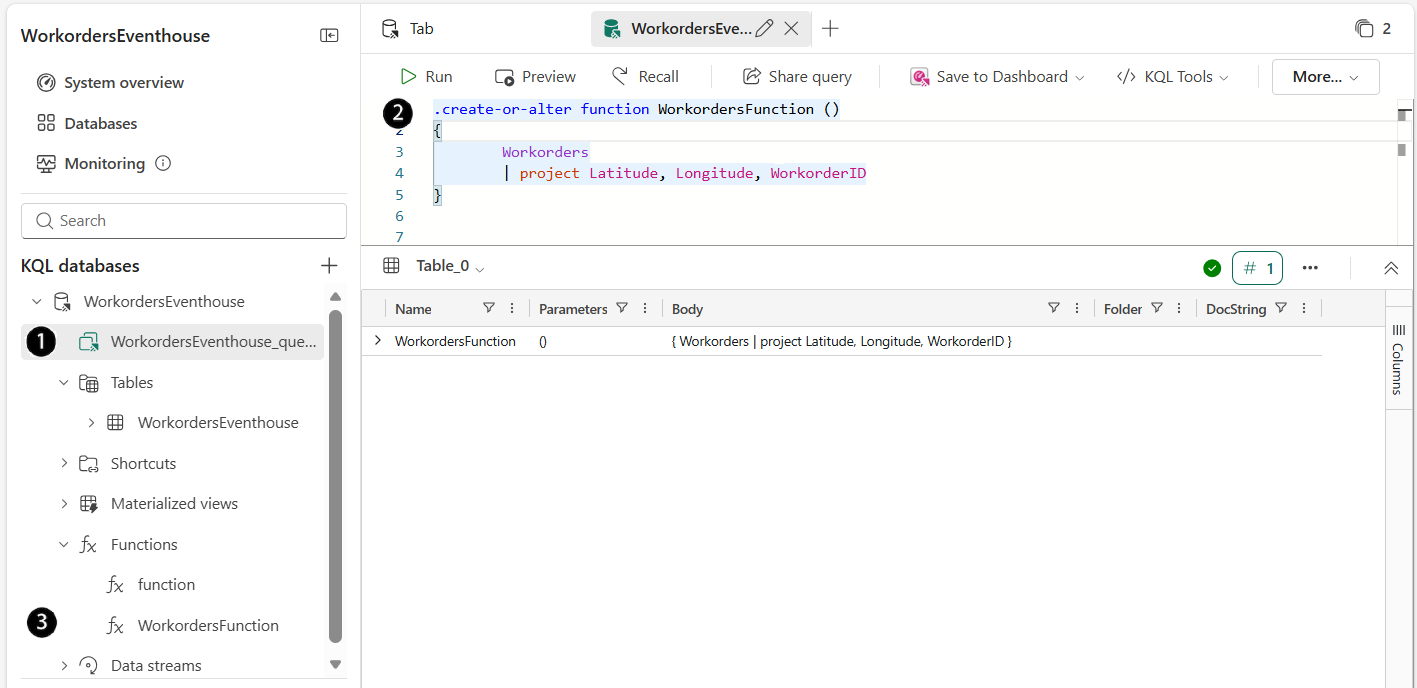 Uma captura de tela da interface do Microsoft Fabric Eventhouse exibindo a seção Functions em que uma nova função Kusto chamada WorkordersFunction está sendo criada. A barra lateral esquerda mostra a árvore de navegação com a pasta Funções selecionada. O painel principal do editor exibe o código de consulta KQL: .create-or-alter function WorkordersFunction() { Workorders | project Latitude, Longitude, WorkorderID }. O botão Executar fica visível na barra de ferramentas na parte superior, pronto para executar a consulta de criação de função. Esta etapa estabelece uma fonte de dados reutilizável que extrai as coordenadas do cliente dos dados da ordem de trabalho para uso em visualizações de mapa.
