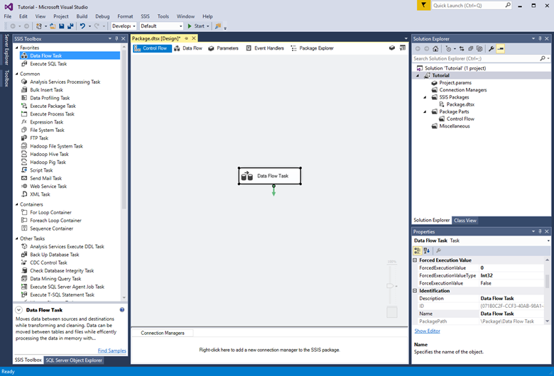 captura de tela do Visual Studio mostrando uma Tarefa de Fluxo de Dados sendo arrastada para a guia Fluxo de Controle do painel de design.