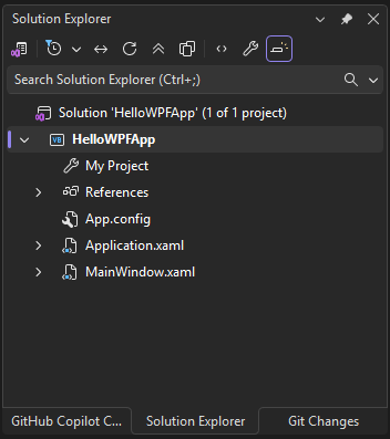 Screenshot mostrando os arquivos no projeto HelloWPFApp e na solução no Gerenciador de Soluções.