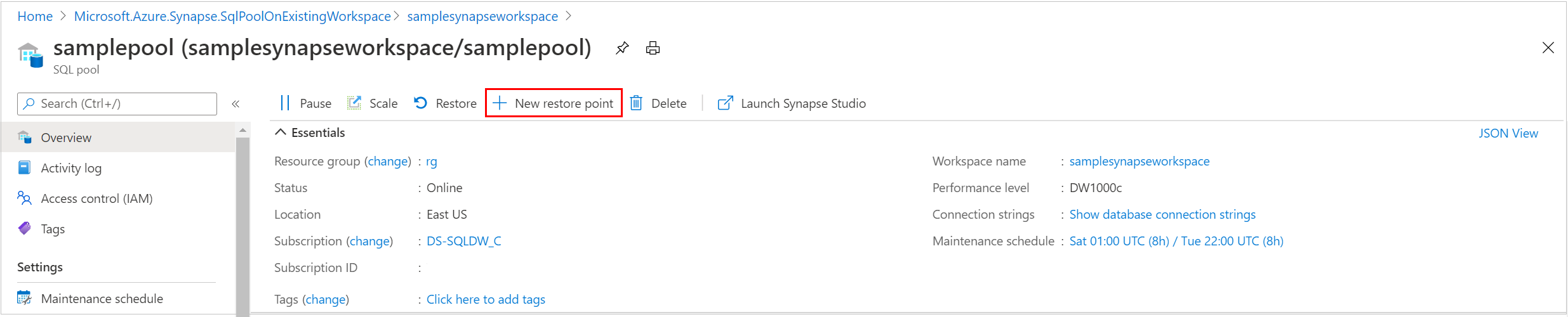 Captura de tela do portal do Azure, na página Visão geral de um pool SQL. O botão Novo ponto de restauração é realçado.