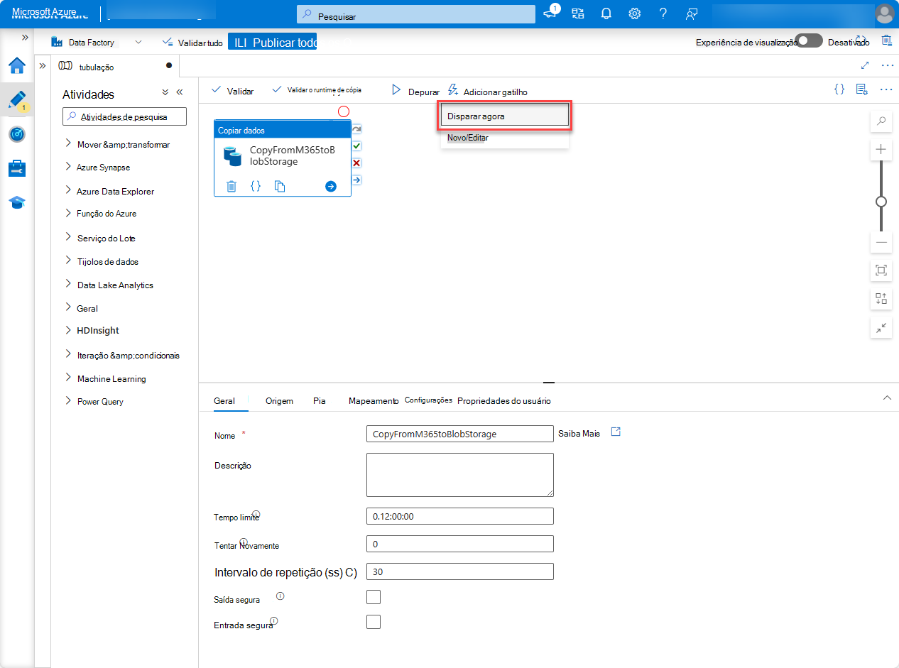 Uma captura de ecrã da página de recursos do portal do Azure Factory com o Acionador agora realçado.
