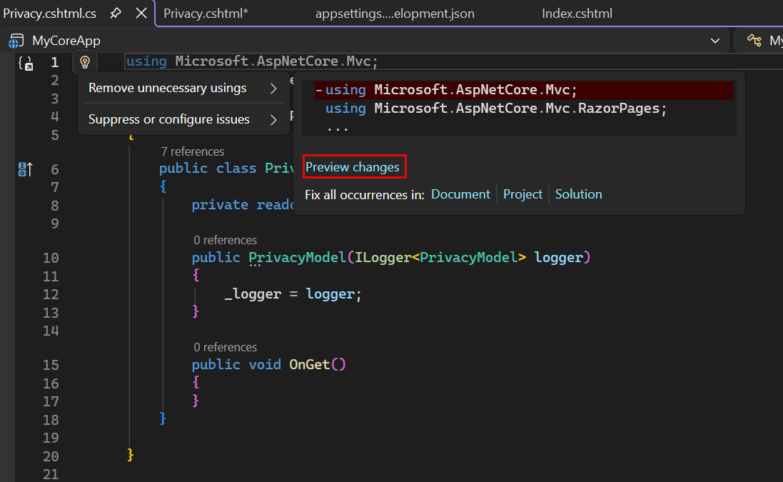 Captura de tela mostra o arquivo Privacy.cshtml no editor de código do Visual Studio com a dica de ferramenta Ações rápidas aberta e as alterações de visualização realçadas.