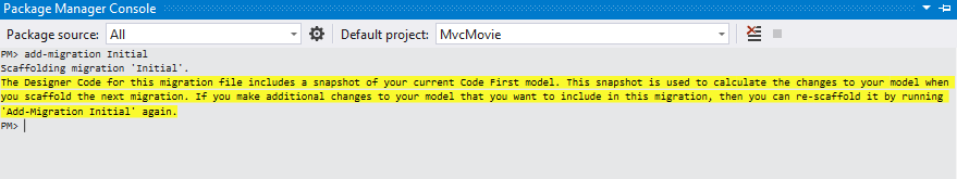 Skärmbild som visar Package Manager-konsolen. Text i kommandot lägg till migrering är markerad.
