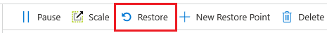 Skärmbild från Azure-portalen, navigeringsfältet på översiktssidan för en SQL-pool, och knappen Återställ är markerad.