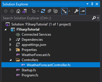 Skärmbild som visar Solution Explorer med väderprognoskontrollanten expanderad i ett F#-webb-API-projekt.