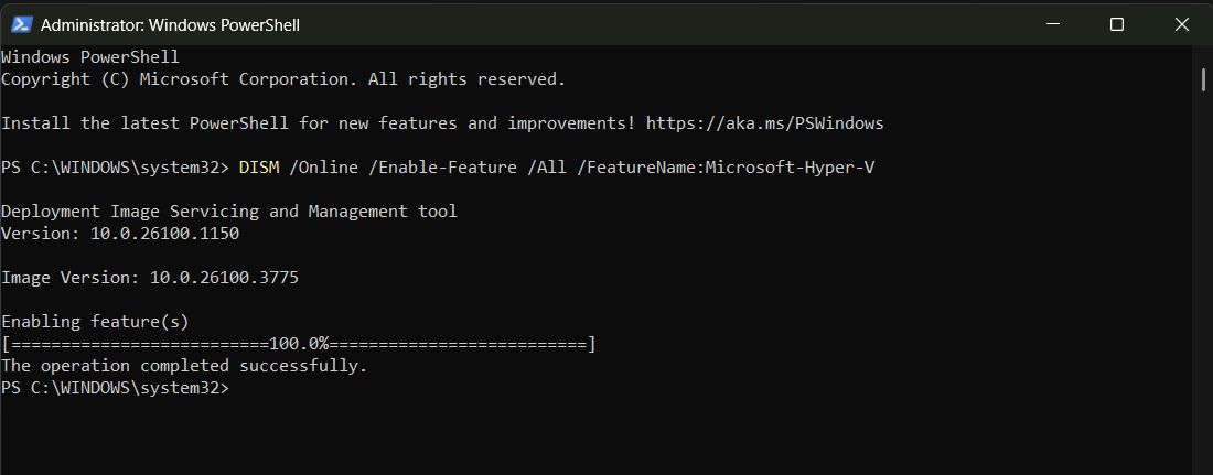 Konsolfönster som visar Hyper-V aktiveras.