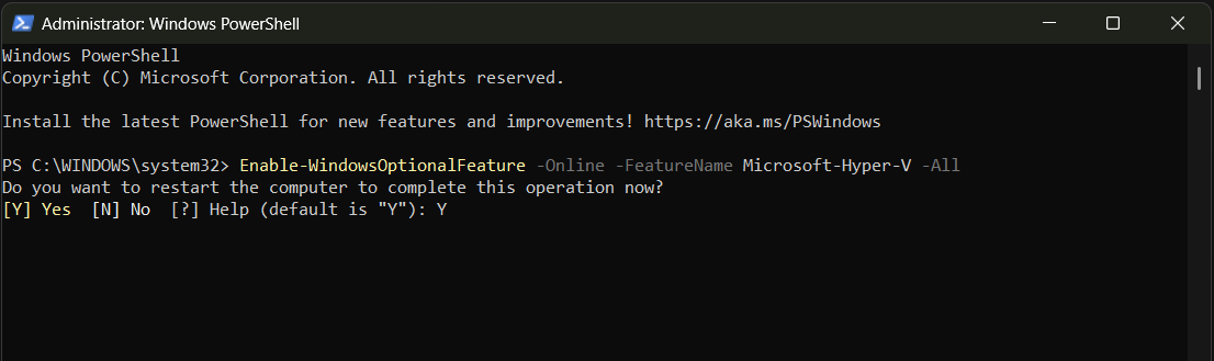 Skärmbild av PowerShell-fönstret när du har kört kommandot för att aktivera Hyper-V.